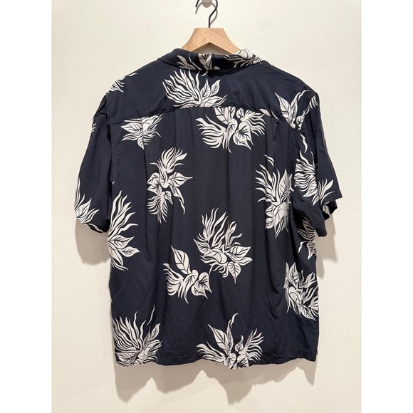Rag & Bone Short Sleeve Button Up Hawaiian Tropical Navy Floral Shirt size L - Picture 2 of 10